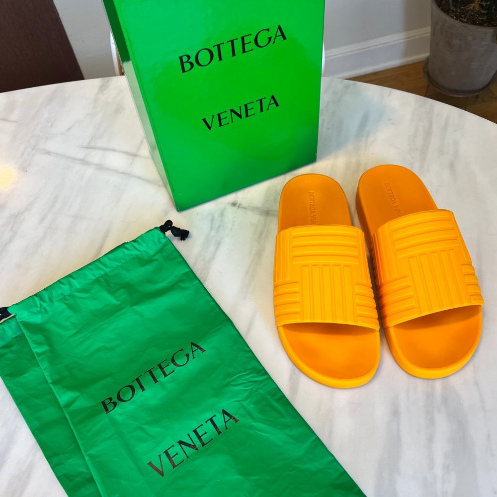 BOTTEGA VENETA Slider in Tangerine (Size 43)